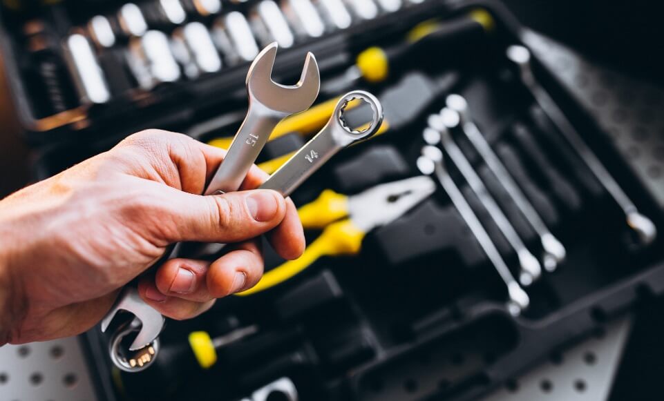 SET-TOOLS-TOOL-KIT-ISOLATED